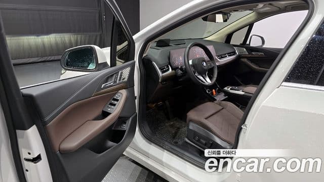 BMW 2 Series Active Tourer 2024 — Photo 10/20