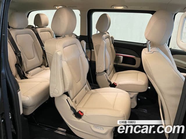 Mercedes-Benz V-Class 2025 — ფოტო 9/20