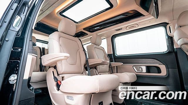 Mercedes-Benz V-Class 2025 — ფოტო 16/20