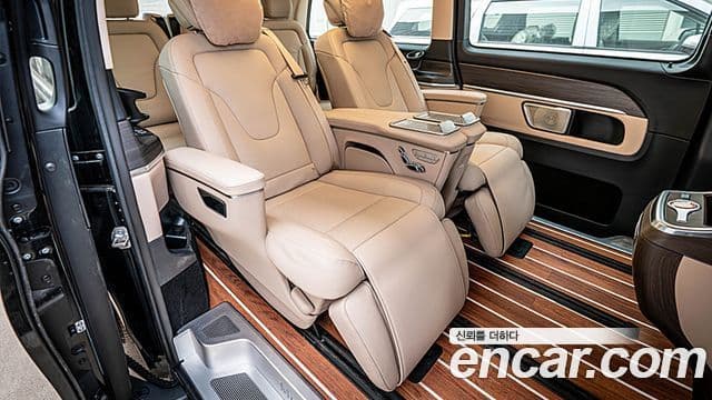 Mercedes-Benz V-Class 2025 — ფოტო 19/20
