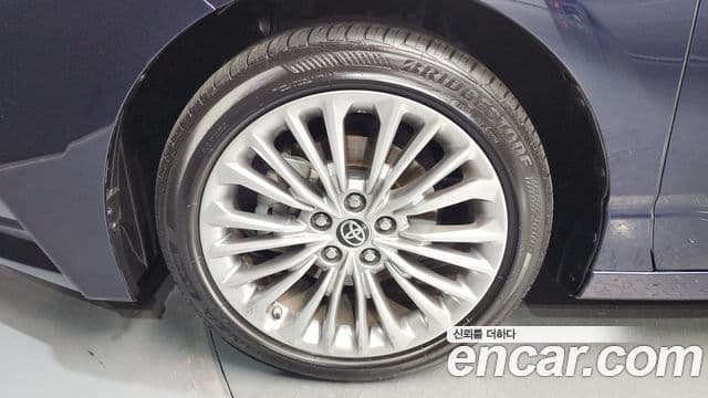Toyota Avalon 2021 — ფოტო 5/20