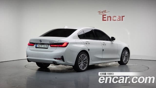 BMW 3 Series 2021 — ფოტო 2/20