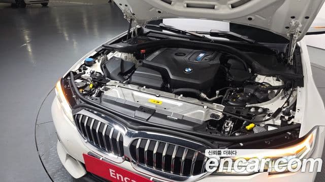 BMW 3 Series 2021 — ფოტო 6/20