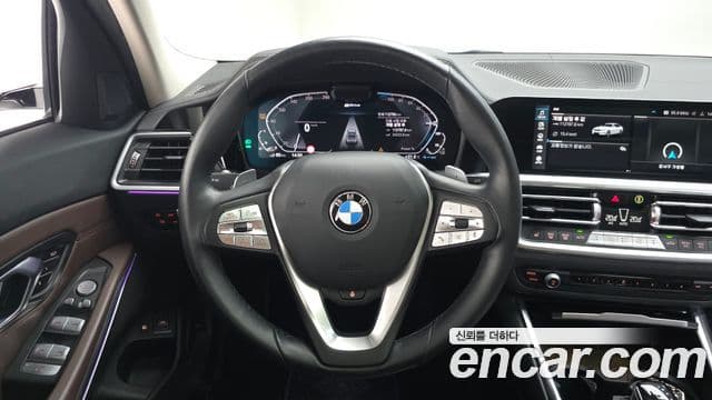 BMW 3 Series 2021 — ფოტო 13/20