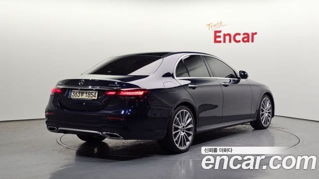 Mercedes-Benz E-Class 2020 — Photo 16/20