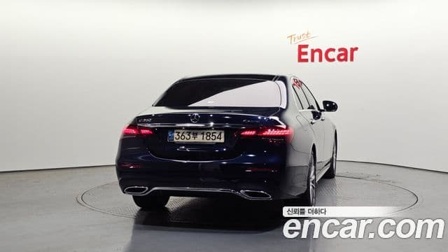 Mercedes-Benz E-Class 2020 — Photo 18/20