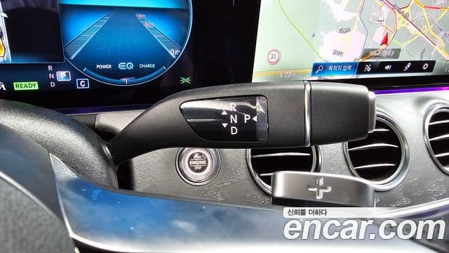 Mercedes-Benz E-Class 2020 — Photo 13/20