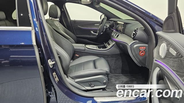 Mercedes-Benz E-Class 2020 — Photo 11/20