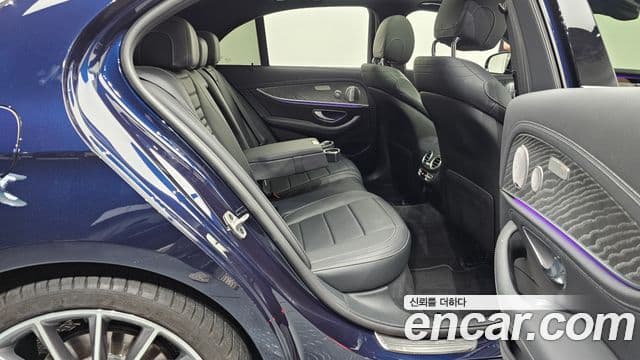 Mercedes-Benz E-Class 2020 — Photo 3/20