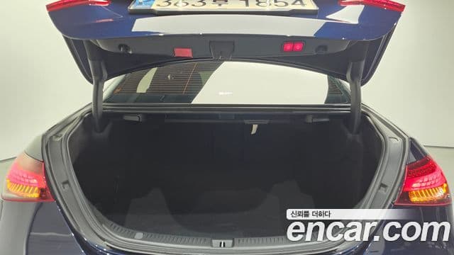 Mercedes-Benz E-Class 2020 — Photo 8/20