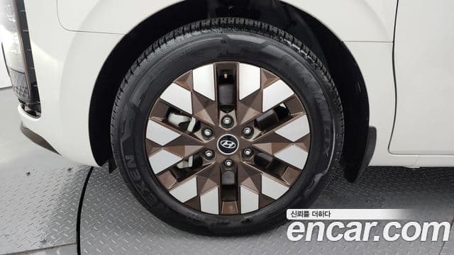 Hyundai Staria 2024 — ფოტო 5/20