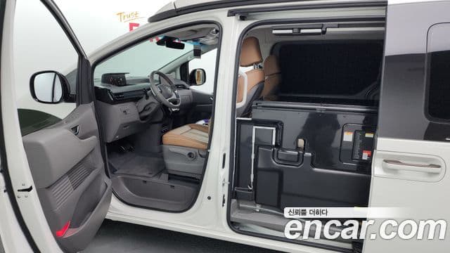 Hyundai Staria 2024 — ფოტო 11/20