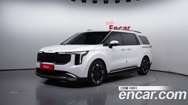 Kia Carnival 2023 — ფოტო 16/20