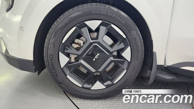 Kia Carnival 2023 — ფოტო 13/20