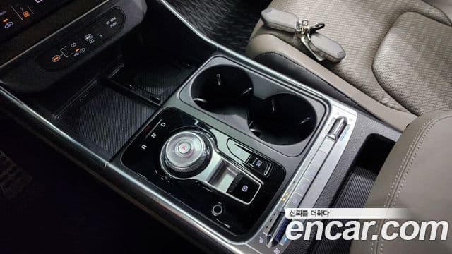 Kia Carnival 2023 — ფოტო 5/20