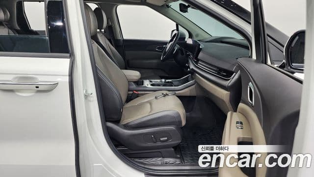Kia Carnival 2023 — ფოტო 11/20
