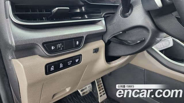 Kia Carnival 2023 — ფოტო 17/20