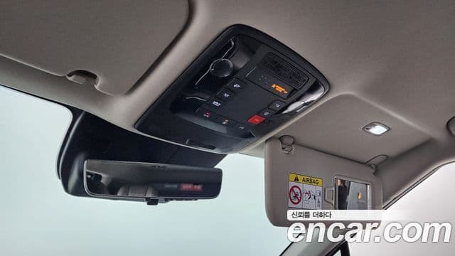 Kia Carnival 2023 — ფოტო 8/20