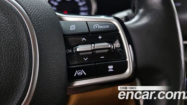 Kia Carnival 2020 — ფოტო 17/20