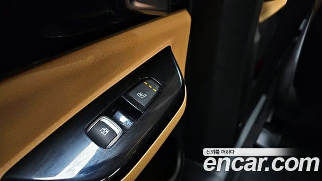 Kia Carnival 2020 — ფოტო 18/20