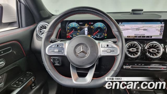Mercedes-Benz GLB-Class 2021 — ფოტო 13/20