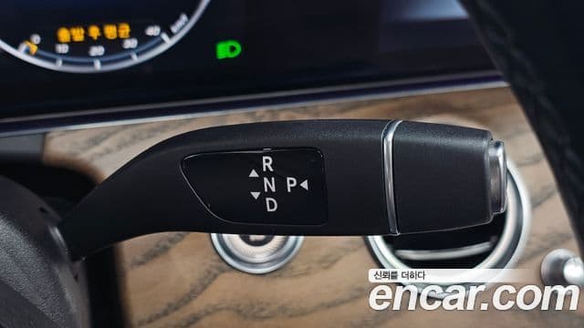 Mercedes-Benz E-Class 2018 — Şəkil 9/20