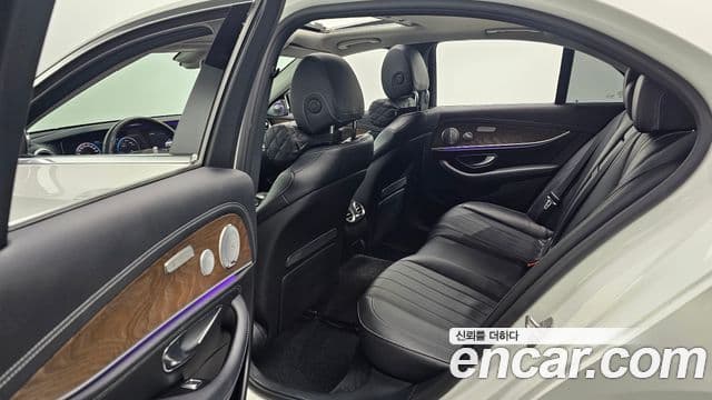 Mercedes-Benz E-Class 2018 — Şəkil 12/20