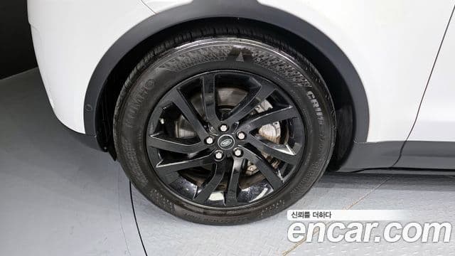 Land Rover Discovery 5 2019 — Şəkil 11/20