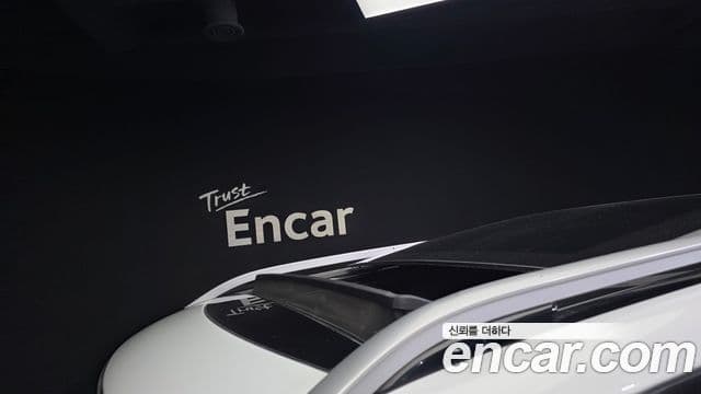 Land Rover Discovery 5 2019 — Şəkil 7/20