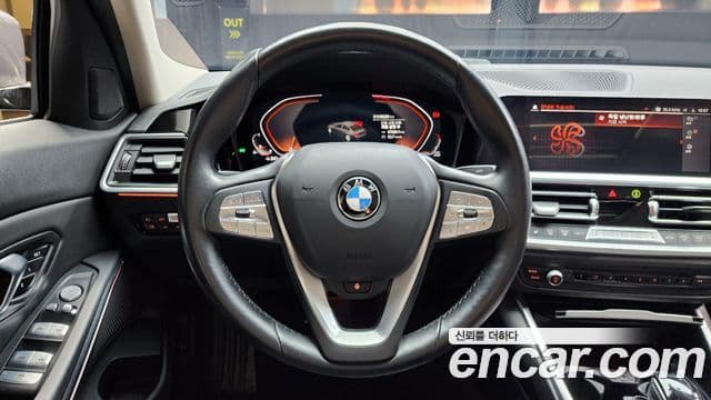 BMW 3 Series 2022 — ფოტო 13/20