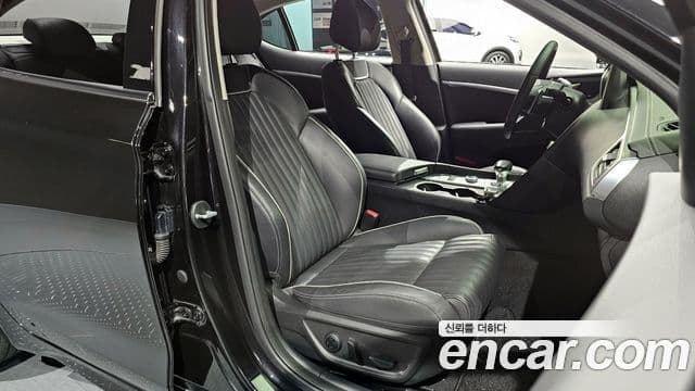 Genesis G70 2019 — ფოტო 10/20