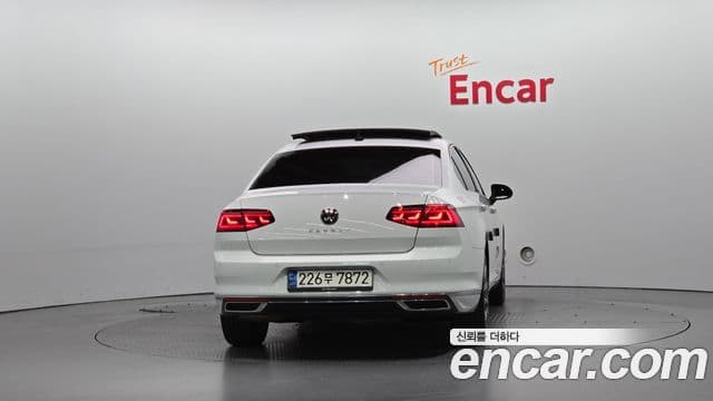 Volkswagen Passat GT 2021 — Şəkil 12/20