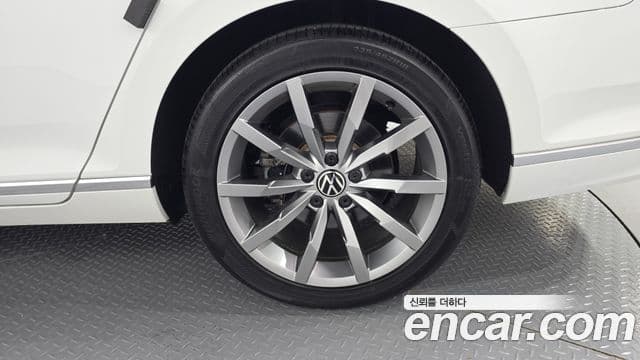 Volkswagen Passat GT 2021 — Şəkil 8/20