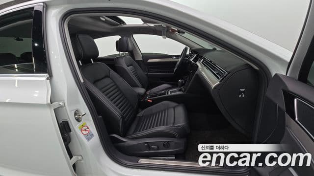 Volkswagen Passat GT 2021 — Şəkil 13/20