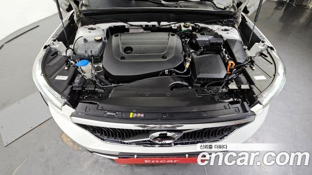 Volvo XC40 2020 — Şəkil 8/20