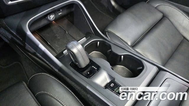 Volvo XC40 2020 — Şəkil 19/20