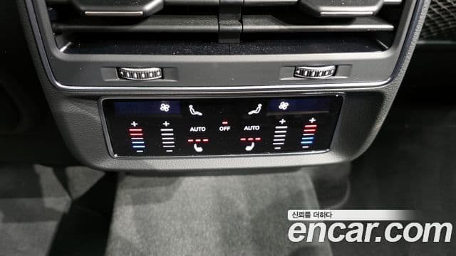 Audi Q7 2022 — ფოტო 19/20