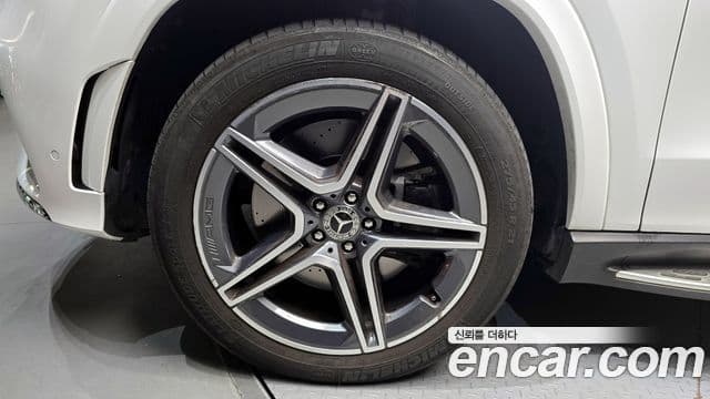 Mercedes-Benz GLS-Class 2022 — Photo 8/20