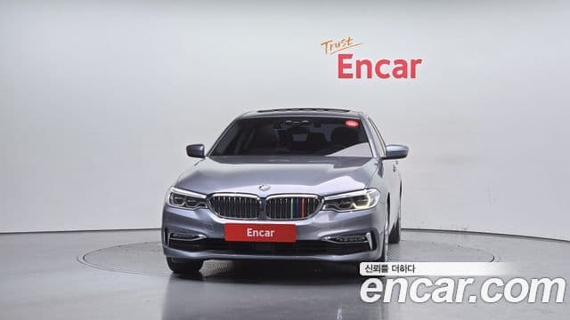 BMW 5 Series 2018 — Şəkil 8/20
