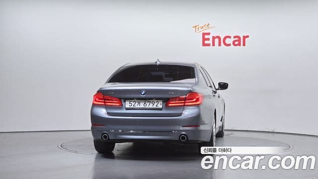 BMW 5 Series 2018 — Şəkil 15/20