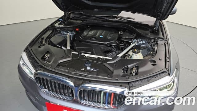 BMW 5 Series 2018 — Şəkil 9/20