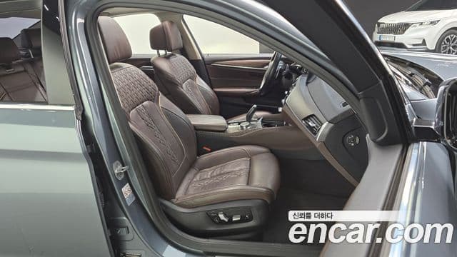 BMW 5 Series 2018 — Şəkil 17/20