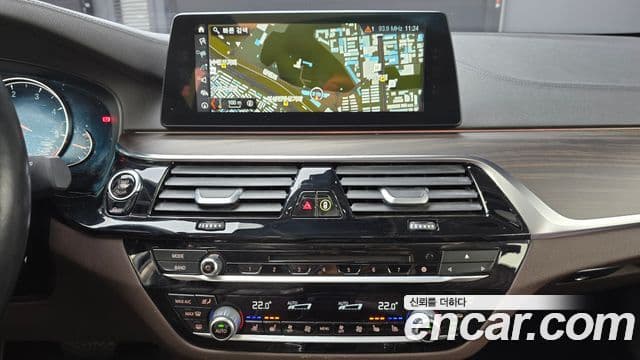 BMW 5 Series 2018 — Şəkil 14/20