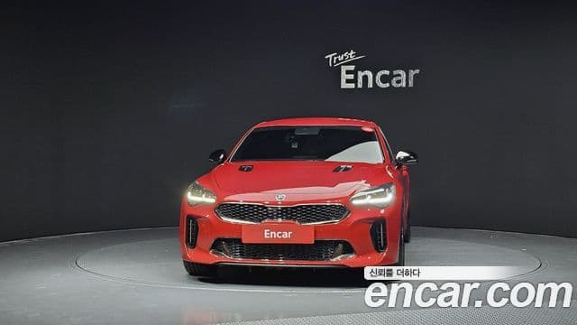 Kia Stinger 2021 — ფოტო 2/20
