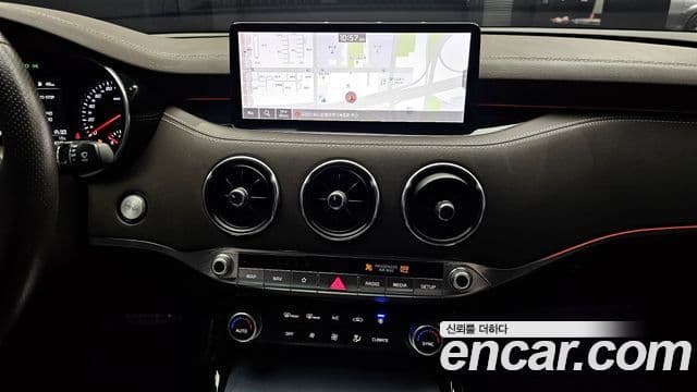 Kia Stinger 2021 — ფოტო 13/20