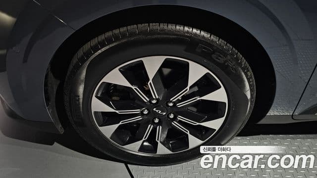 Kia Carnival 2023 — ფოტო 4/20