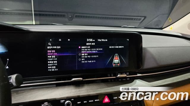 Kia Carnival 2023 — ფოტო 14/20