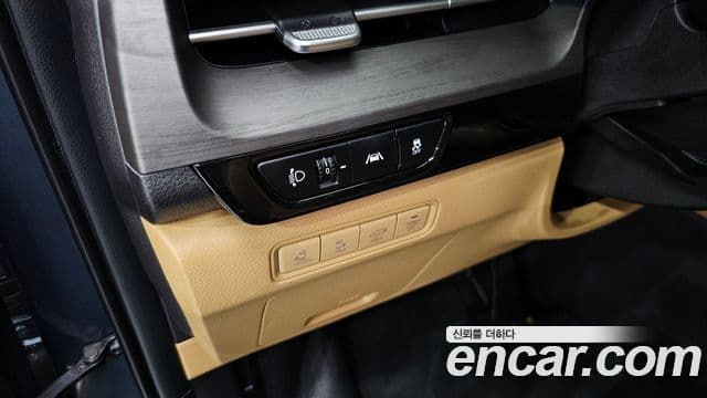 Kia Carnival 2023 — ფოტო 16/20