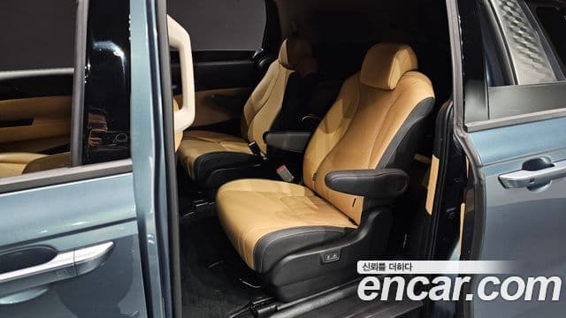 Kia Carnival 2023 — ფოტო 17/20