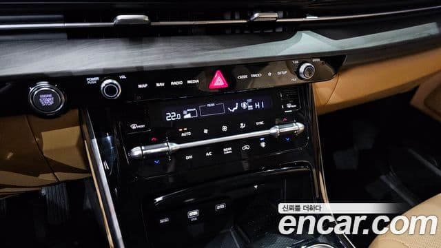 Kia Carnival 2023 — ფოტო 19/20